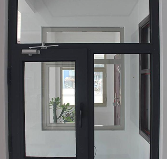 臨沂防火窗如何實現(xiàn)火災時自行關閉的功能？